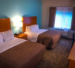 Soldotna hotel room with 2 queen beds